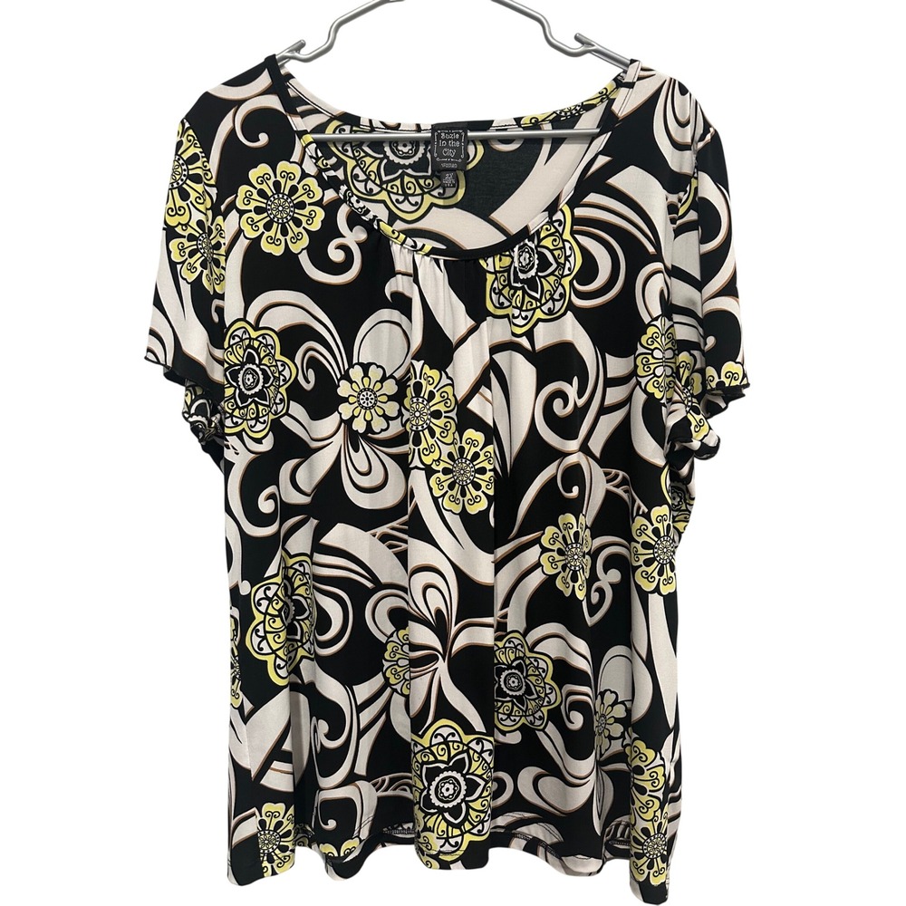 Suzie in the City Womens 2X Floral Print Scoop Neck Short Sleeve Top Black